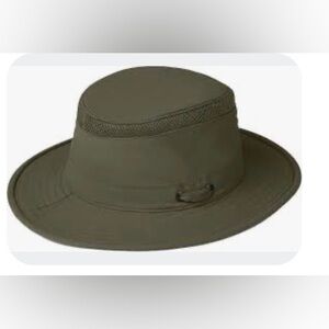 Tilley LTM5 Airflo Hat in Olive Green. Size 7 1/8
